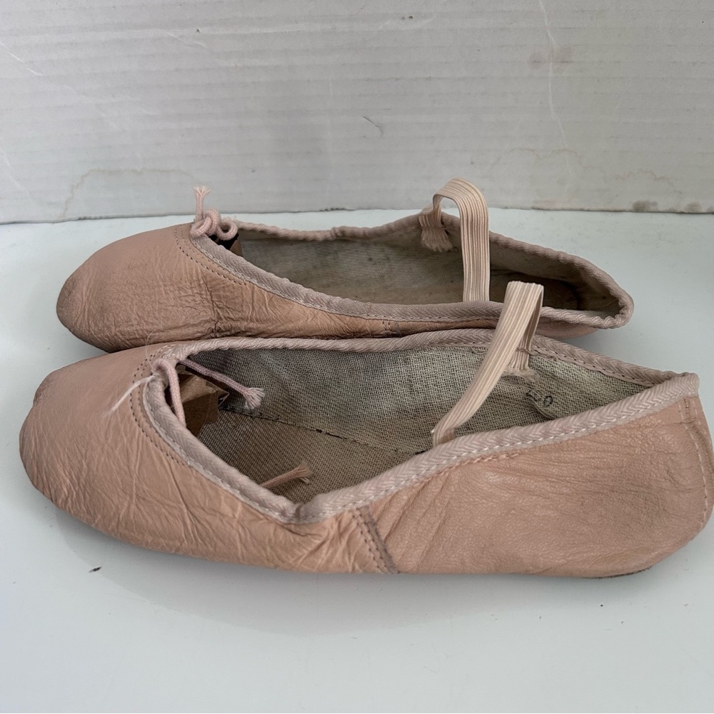 Pink ballet shoes / slippers size 3C